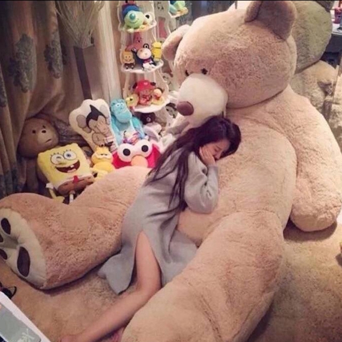 giant oversized teddy bear